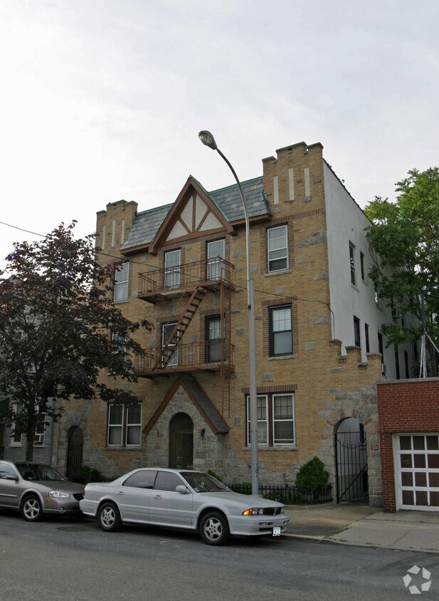 Building Photo - 5914 Gates Ave