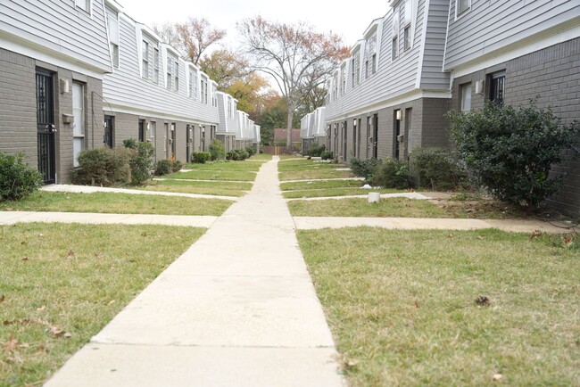 Foto del edificio - Shelby Pointe Townhomes