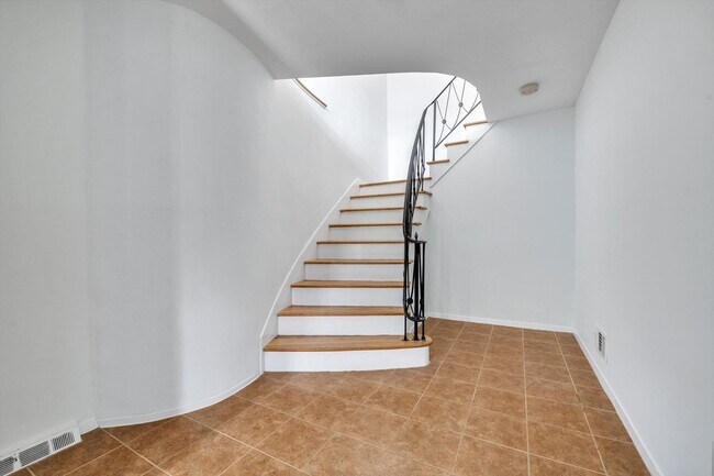 Foto del edificio - 214-17 15th Ave