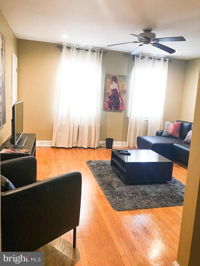 Building Photo - 4044 7th St NE