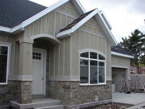 Building Photo - 1992 Hedgewood Ct