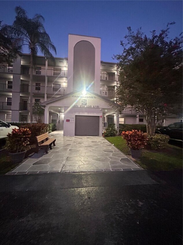 Foto principal - 1351 SW 125th Ave