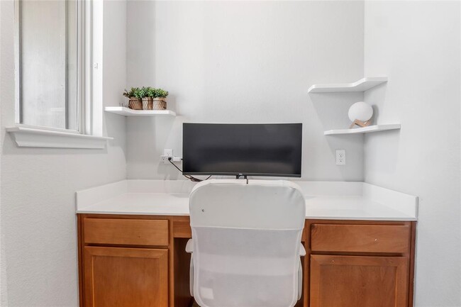 Foto del edificio - 8307 Dampton Ln