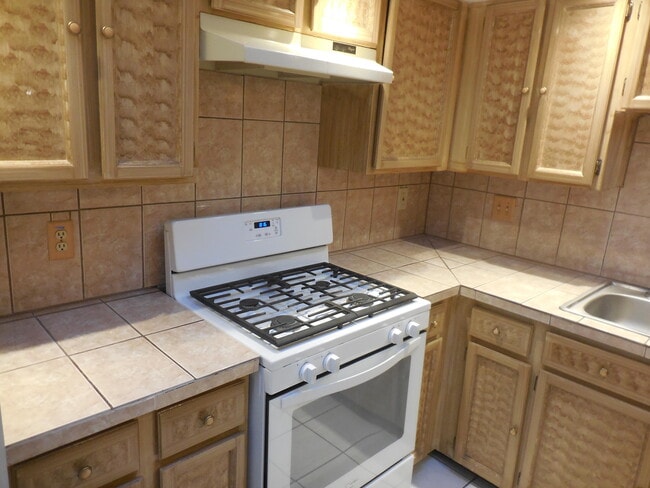 Building Photo - 3110 Isla Marino St