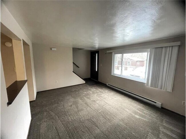 Building Photo - 980 N Overlook Dr