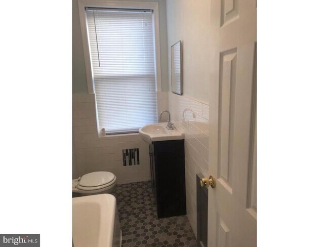 Foto del edificio - 4749 James St