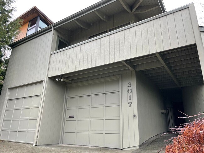 Building Photo - Magnolia Sound view home located near cove...