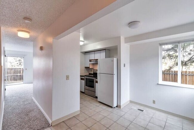 Foto del edificio - 12046 E 25th Ave