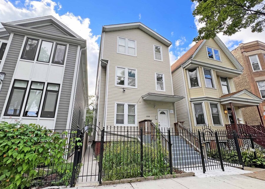 Primary Photo - 3238 N Whipple St