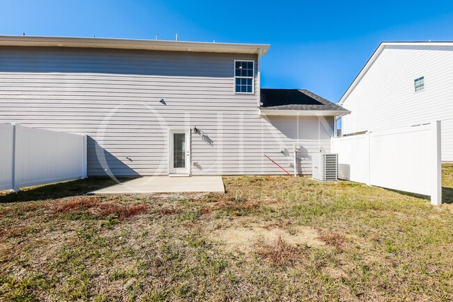 Building Photo - 2151 Miramar Cir