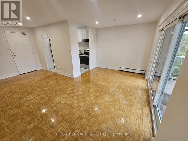 Photo du bâtiment - 949-949 Simcoe St N