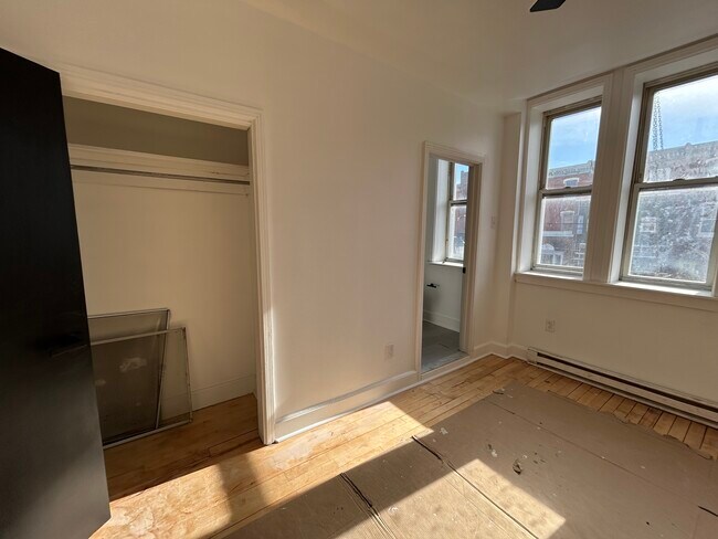 Foto del edificio - 2823 W Girard Ave