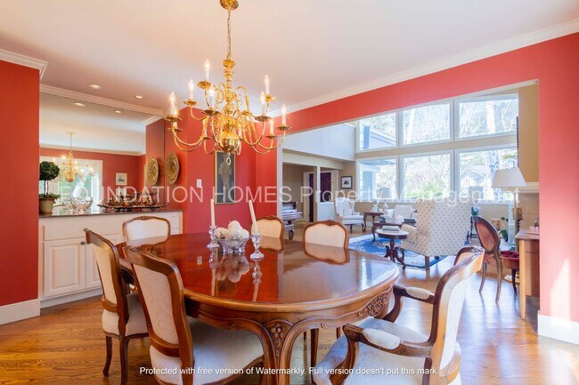 Building Photo - UPDATED!! Spacious, Light and Bright 4bd/ ...