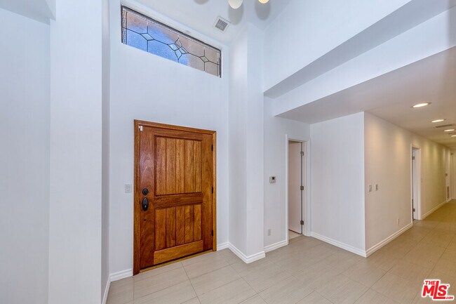 Foto del edificio - 10611 Ashton Ave