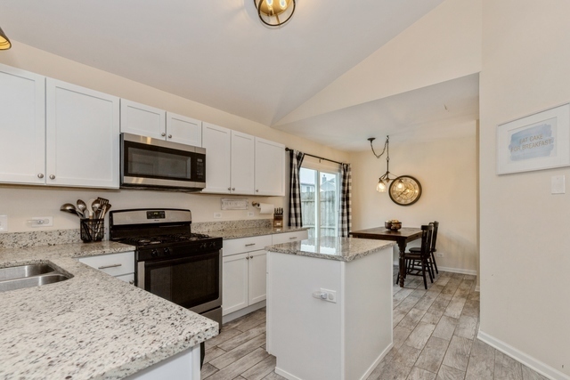 Building Photo - 37 E Rosewood Ln