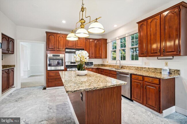 Building Photo - 6903 Lillie Mae Way