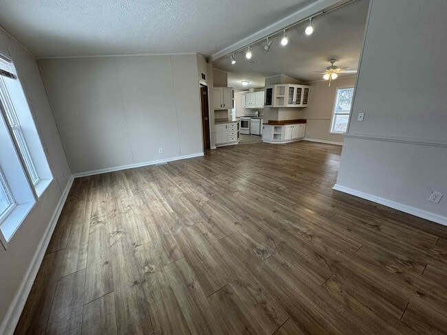 Building Photo - 2020 Marmoor Dr