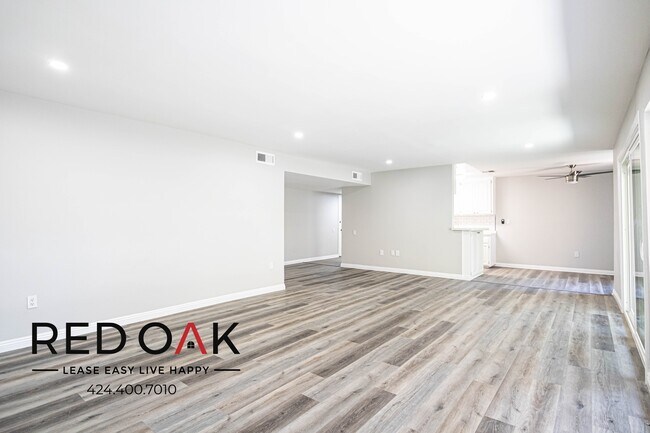 Foto del edificio - Amazing Bright and Spacious Completely Rem...