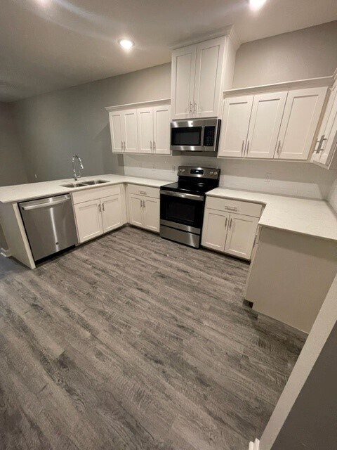 Foto del edificio - 8064 Cecil Dr