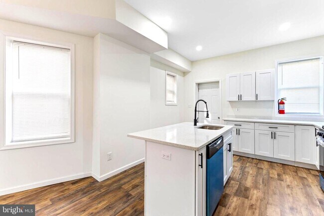 Foto del edificio - 3324 Edmondson Ave