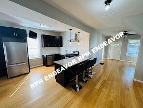 Building Photo - 7217 Piccadilly Ave