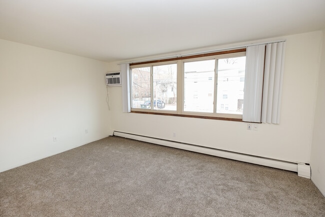 Building Photo - Garfield Ave Apartments | 2323