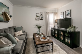 Building Photo - Landmark Apartments- AL