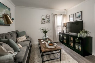 Building Photo - Landmark Apartments- AL