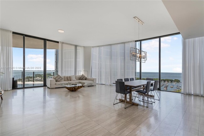 Building Photo - 2821 S Bayshore Dr