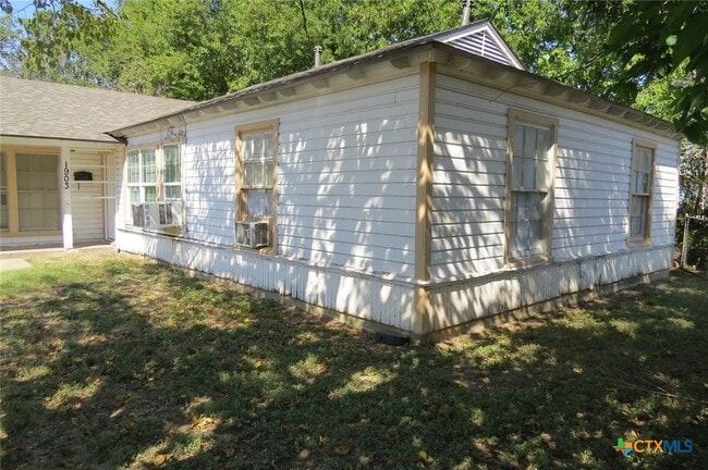 Building Photo - 1903 Duncan Ave