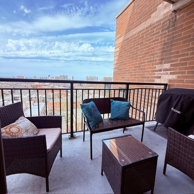 Building Photo - Boutique Lakeview 1 Bed Condo - Available June 1st