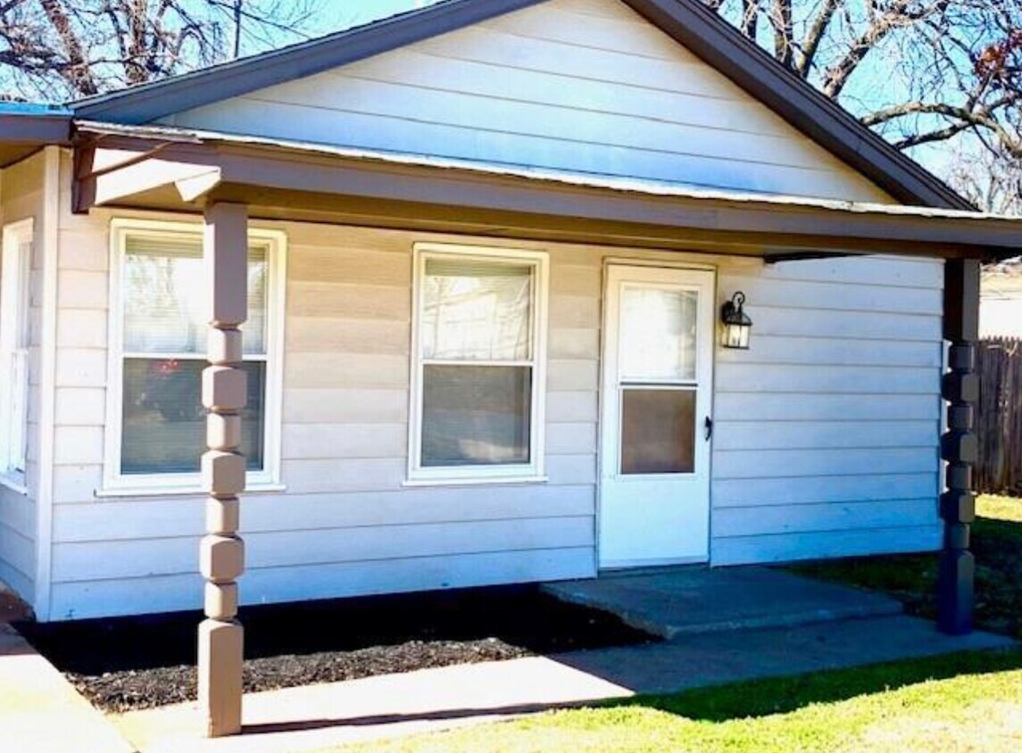 Primary Photo - 504 S Morrison Ave