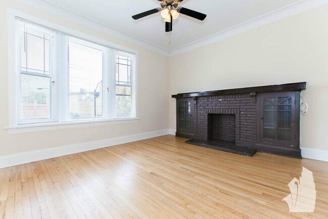 Foto del edificio - 3054 N Greenview Ave