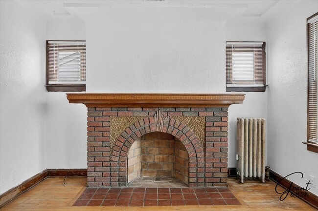 Foto del edificio - 10345-10345 Crocuslawn Ave