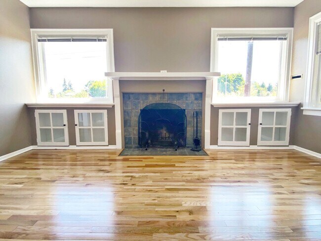 Foto del edificio - Beautiful Craftsman 5 bed 1 bath home with...