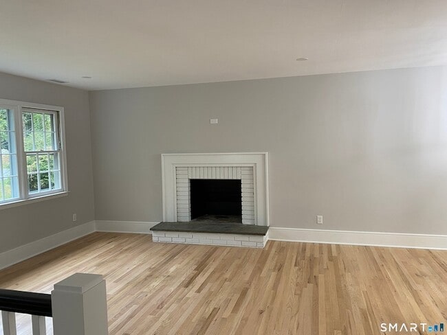 Building Photo - 65 Cherry Ln