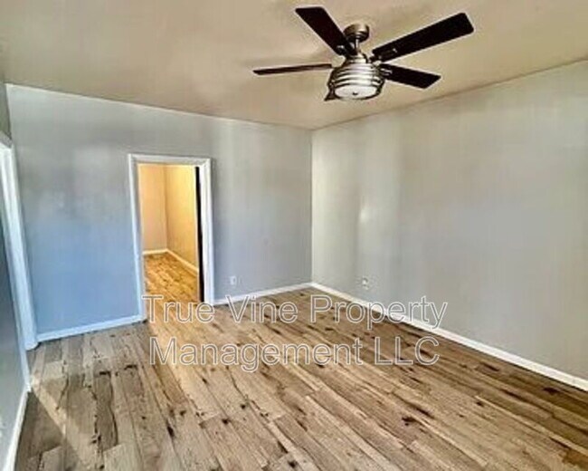 Building Photo - 622 S Navidad St