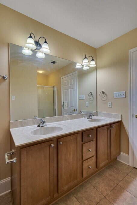 Foto del edificio - 102 Kendal Ct