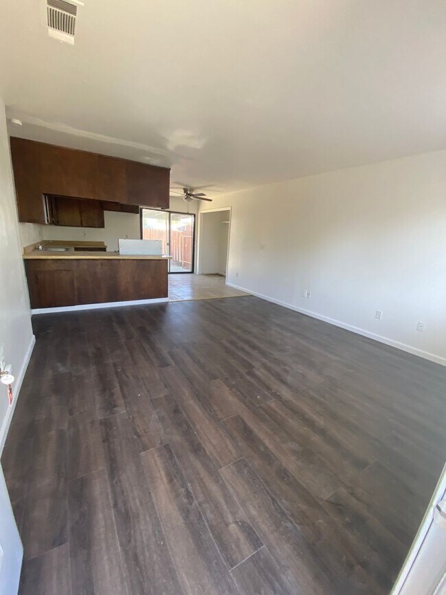 Foto del edificio - 1023 W 7th St