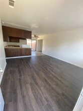 Building Photo - 1023 W 7th St