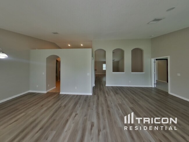 Building Photo - 9241 Sanborn St