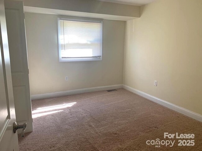 Foto del edificio - 1207 Green Oaks Ln