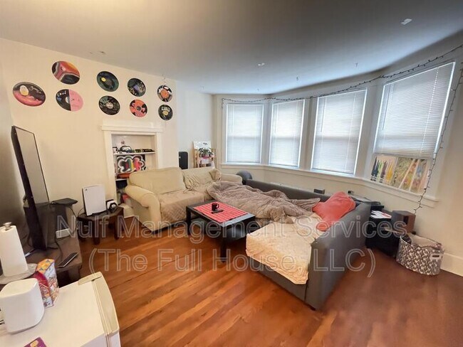 Building Photo - 539 S Aiken Ave