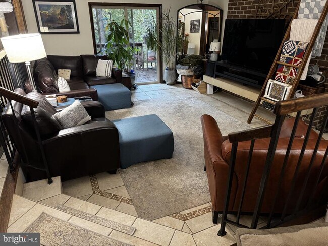 Foto del edificio - 11800 Wolf Run Ln