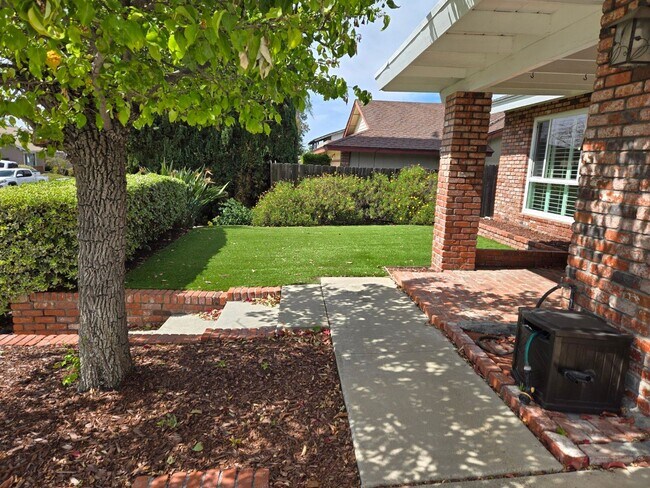 Foto del edificio - Stunning single-story Vista Del Cerro home with a private backyard oasis designed for effortless ...