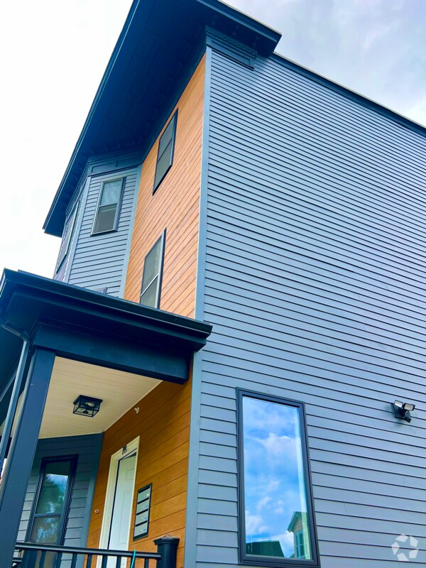 Building Photo - 18 Dunreath St
