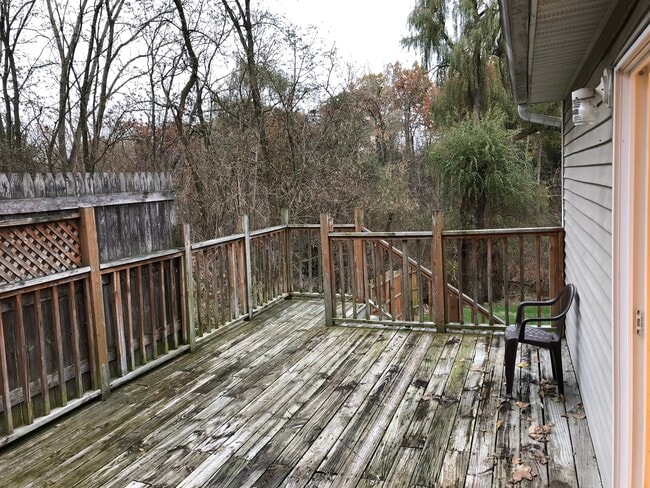 Deck - 630 Hubert St NE