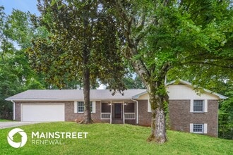 Building Photo - 2245 Pinewood Dr