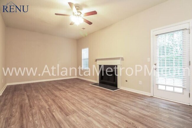 Building Photo - Now Available 3 bedroom 3 baths