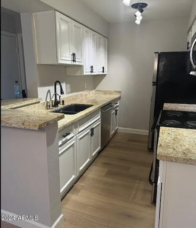 Foto del edificio - 10610 S 48th St